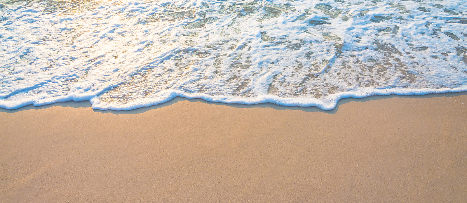beautiful-seashore-with-sun-reflected
